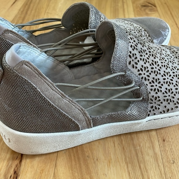 Jambu | Erin Slip-on Floral Perforated Sneakers with Side Cutouts - Picture 3 of 8